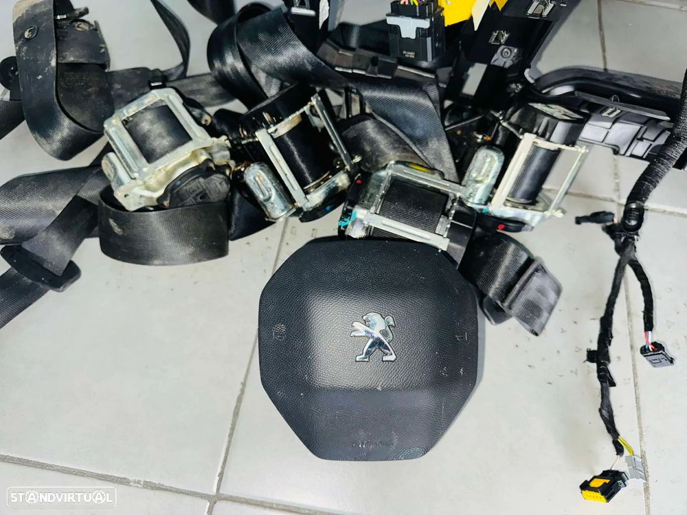 Conjunto de Tablier com Airbags Peugeot 208 / Peugeot 2008 - 2019 / 2025 - 3