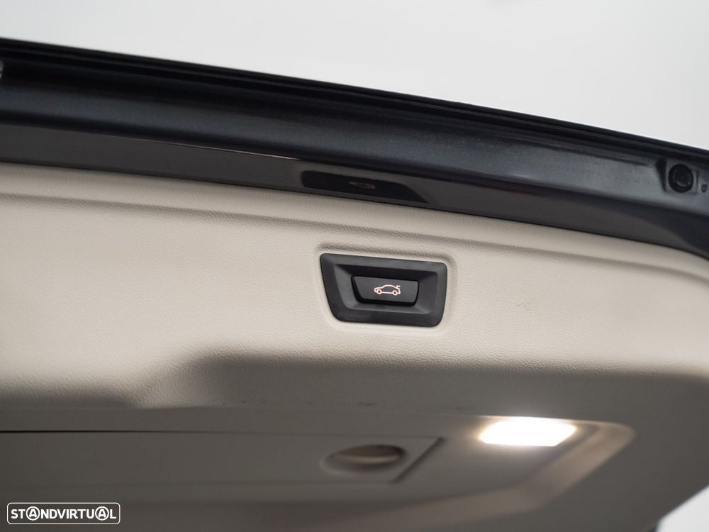 BMW 330 e Line Luxury Auto - 14