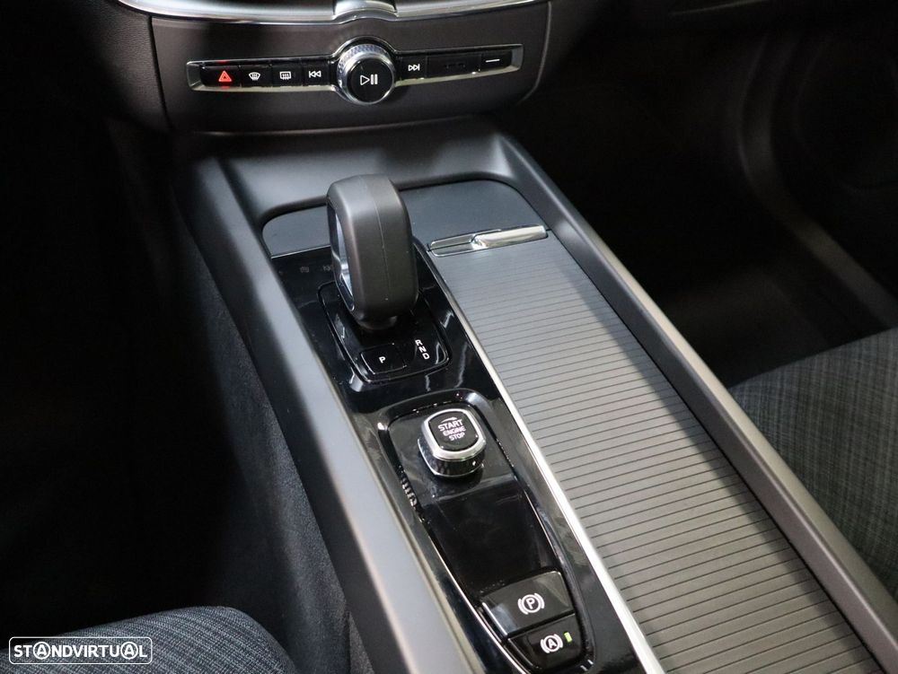 Volvo XC 60 2.0 T6 PHEV Core AWD - 14