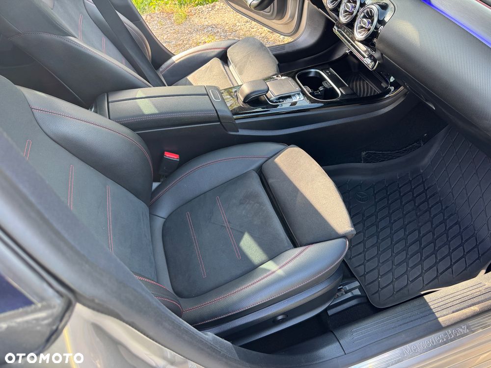 Mercedes-Benz CLA 250 4Matic 7G-DCT Edition 2020 - 21