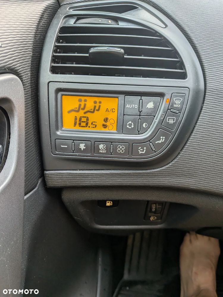 Citroën C4 Picasso 1.6 HDi Attraction - 17