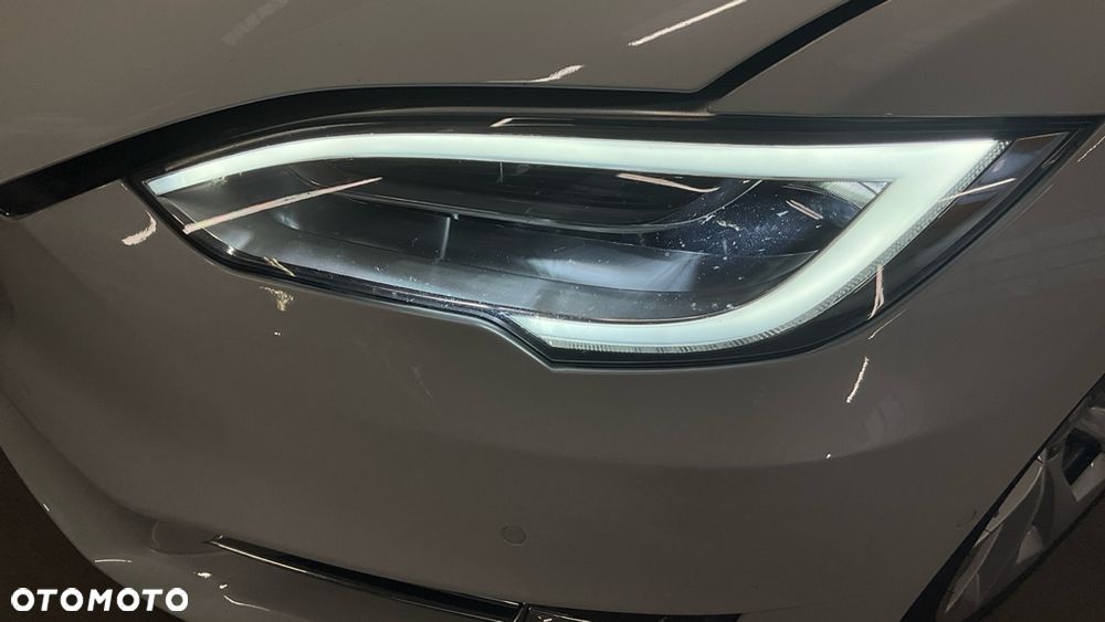 Tesla Model S - 21