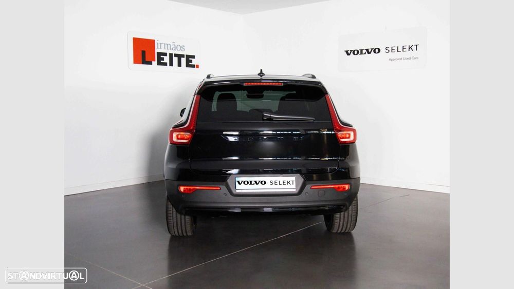 Volvo EX40 82 kWh Single Motor Extended Range Black Edition - 4