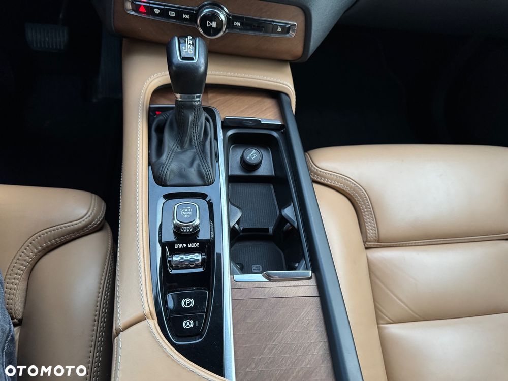 Volvo XC 90 D5 AWD Inscription 7os - 25