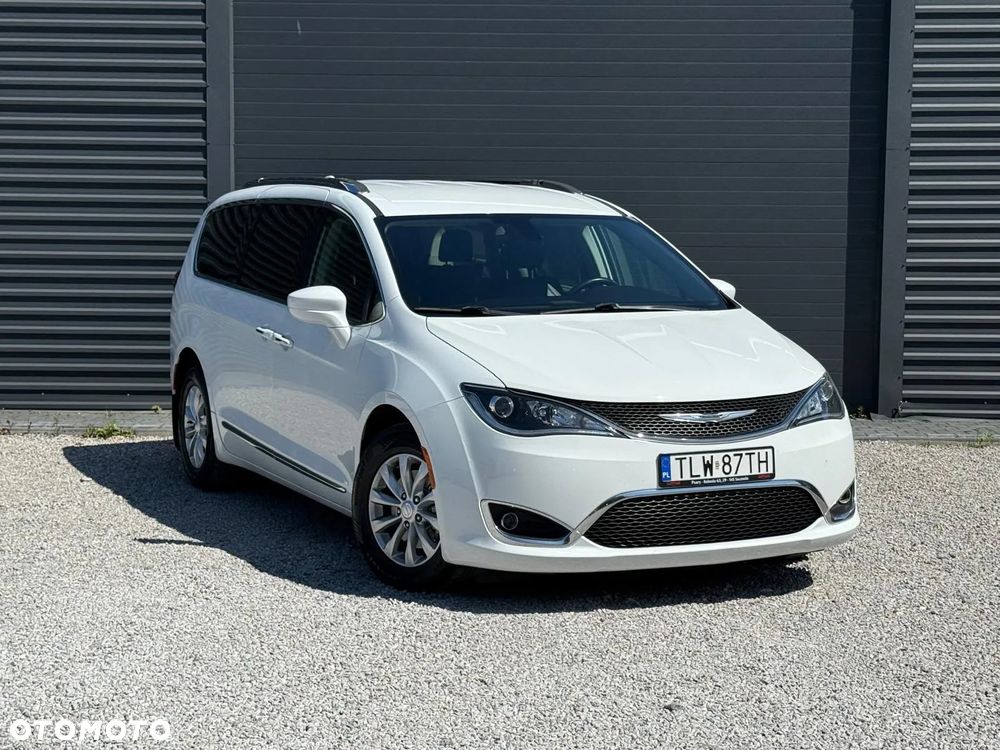 Chrysler Pacifica - 6