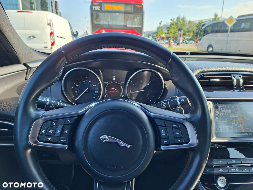 Jaguar XE 2.0 D AWD R-Sport - 13