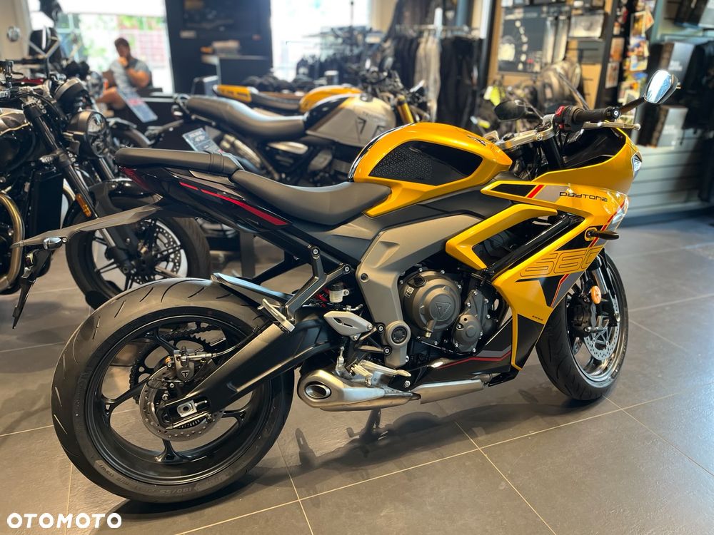 Triumph Daytona - 3