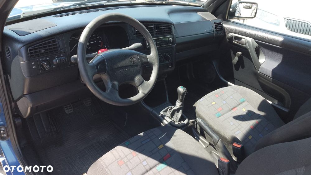 Volkswagen Golf 1.8 CL - 7