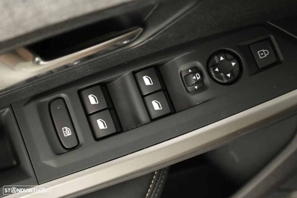 Peugeot 5008 1.2 Hybrid Allure e-DCS6 - 18