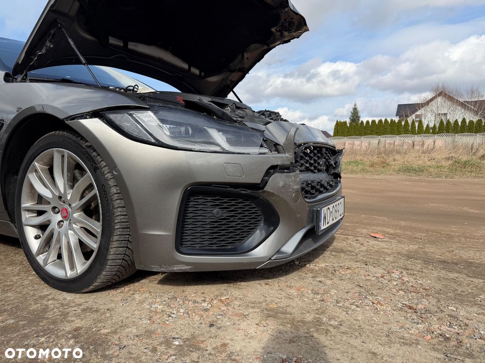 Jaguar XF P250 HSE - 14