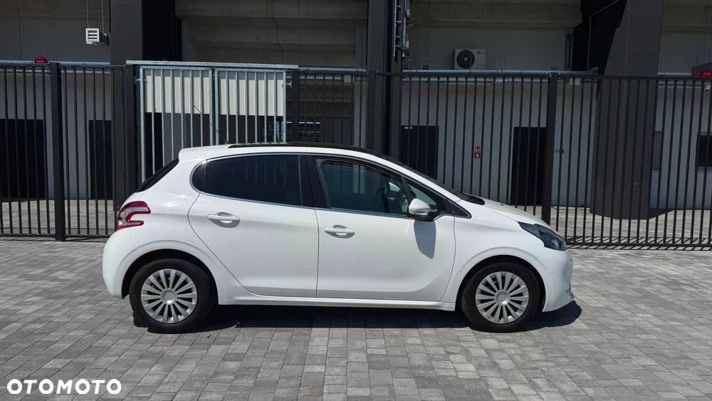 Peugeot 208 - 30