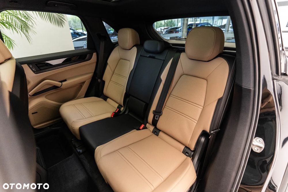 Porsche Cayenne E-Hybrid PHEV Black Edition - 12