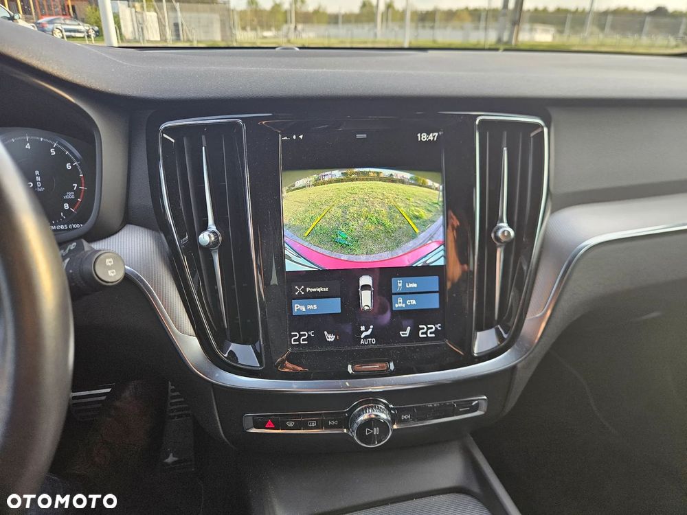 Volvo V60 B3 B R-Design - 10