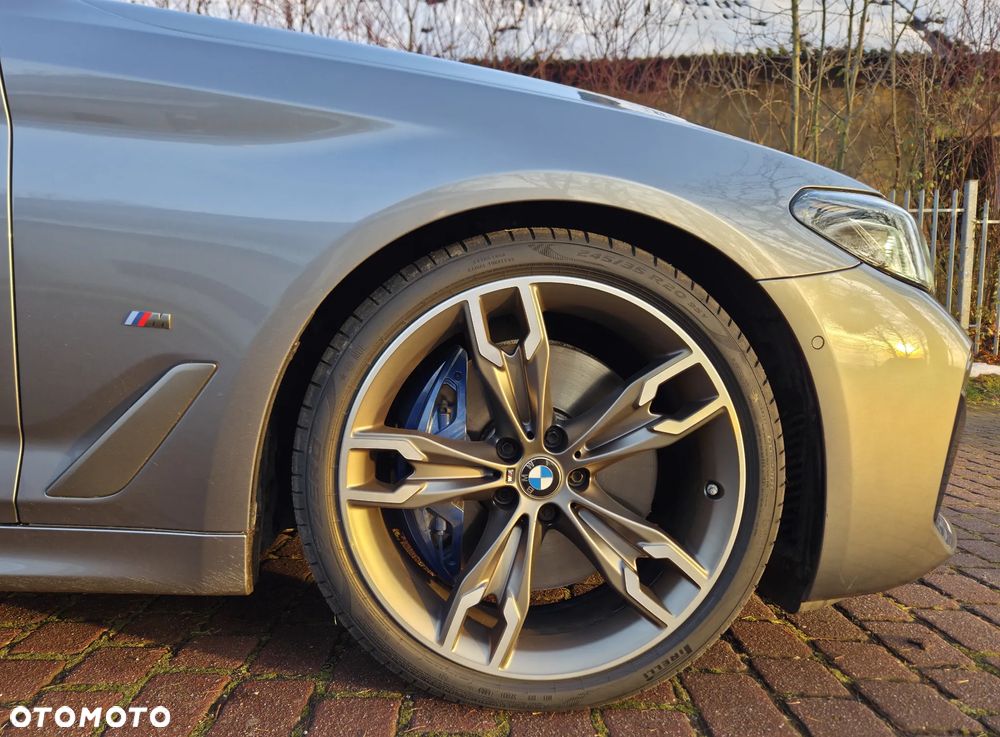 BMW Seria 5 M550i xDrive - 11