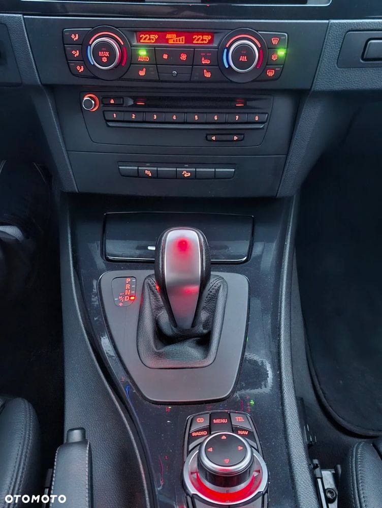 BMW Seria 3 325i xDrive - 26