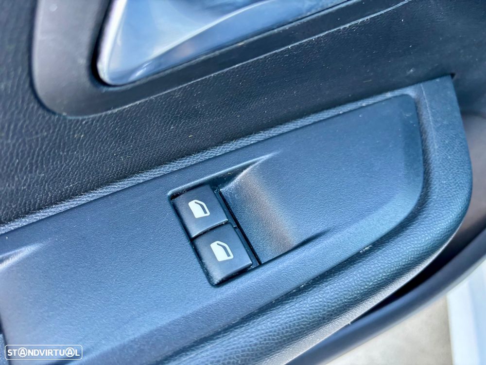 Peugeot 208 1.2 PureTech Active - 36