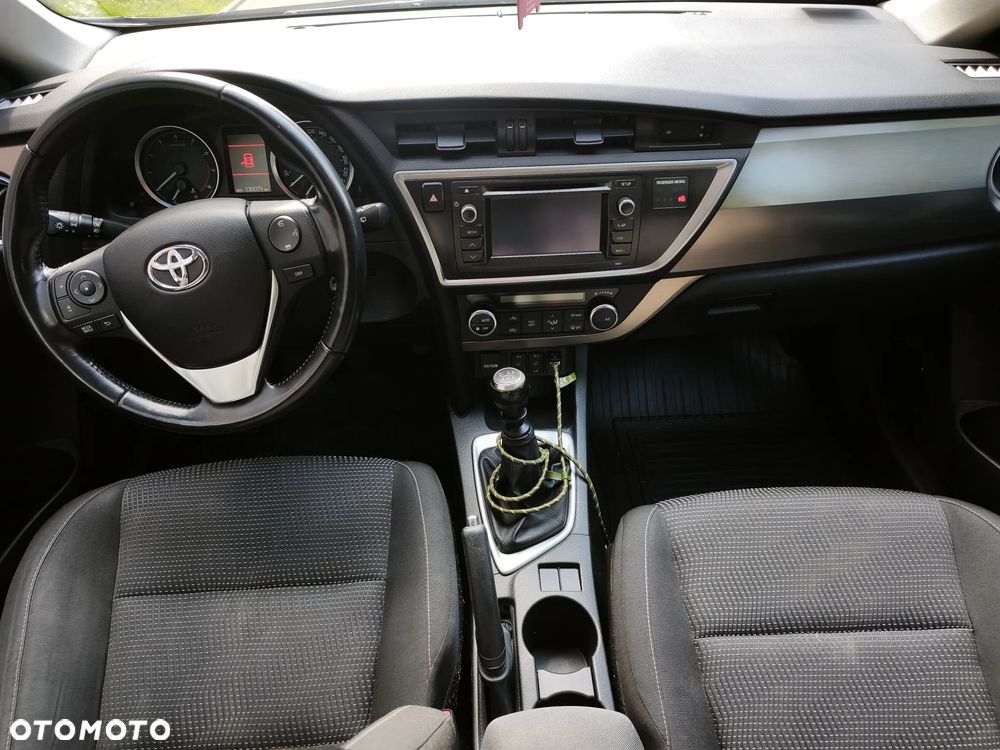 Toyota Auris 1.6 Premium Comfort - 27