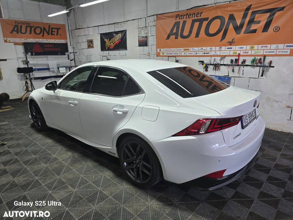 Lexus Seria IS 300h Aut. F Sport - 1
