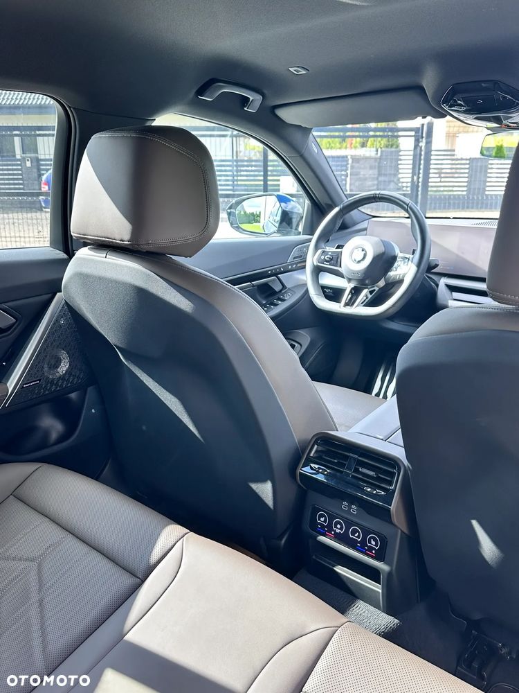 BMW Seria 5 M550i xDrive - 27