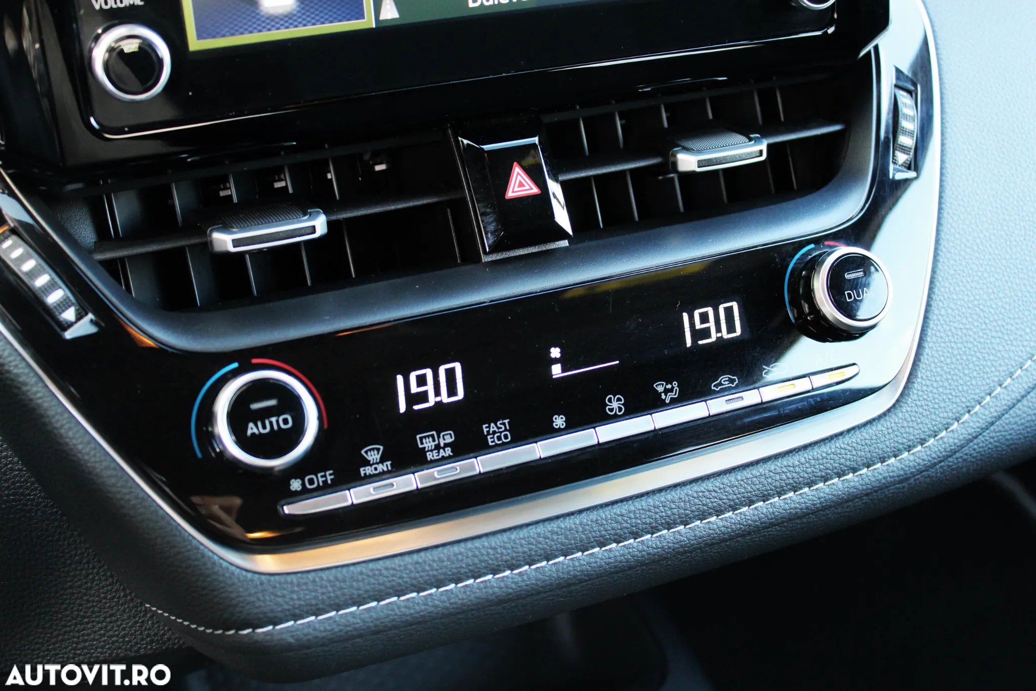 Toyota Corolla 1.8 HSD Exclusive interior Negru - 27