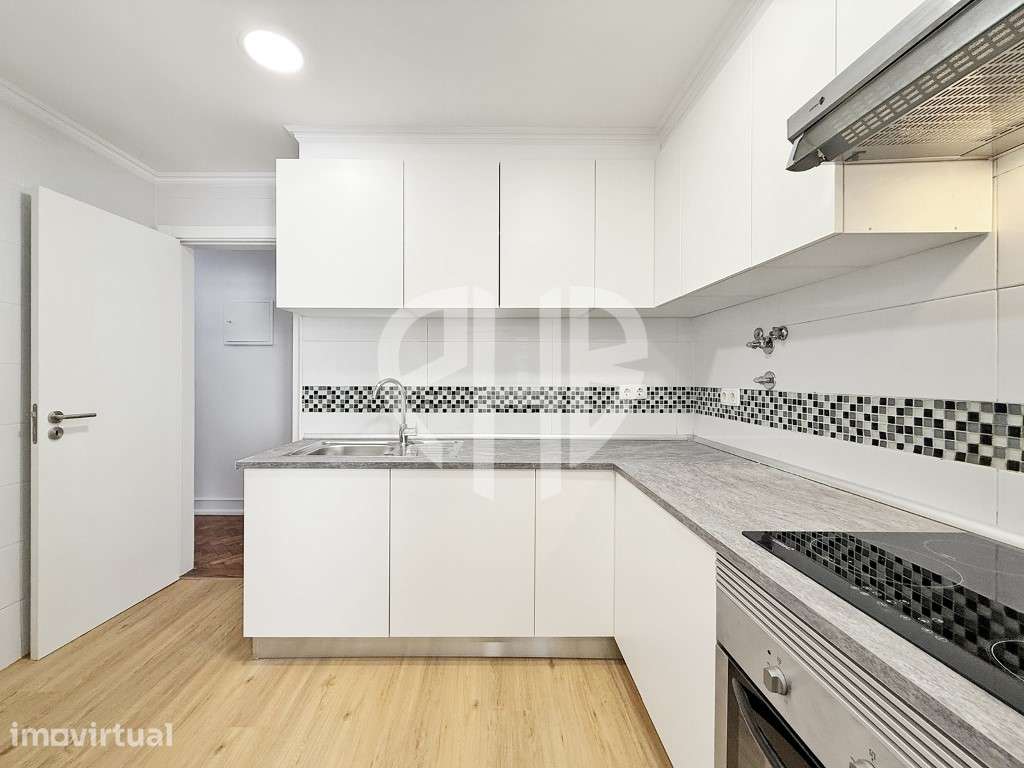Apartamento T2 Remodelado para Arrendamento | Avenida General Humbe... - Grande imagem: 2/21