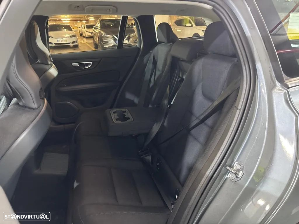 Volvo V60 2.0 T8 AWD TE Momentum - 4