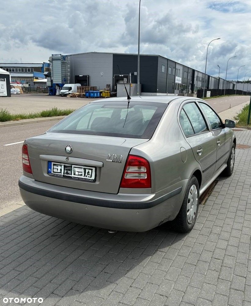 Skoda Octavia 1.6 Tour - 4