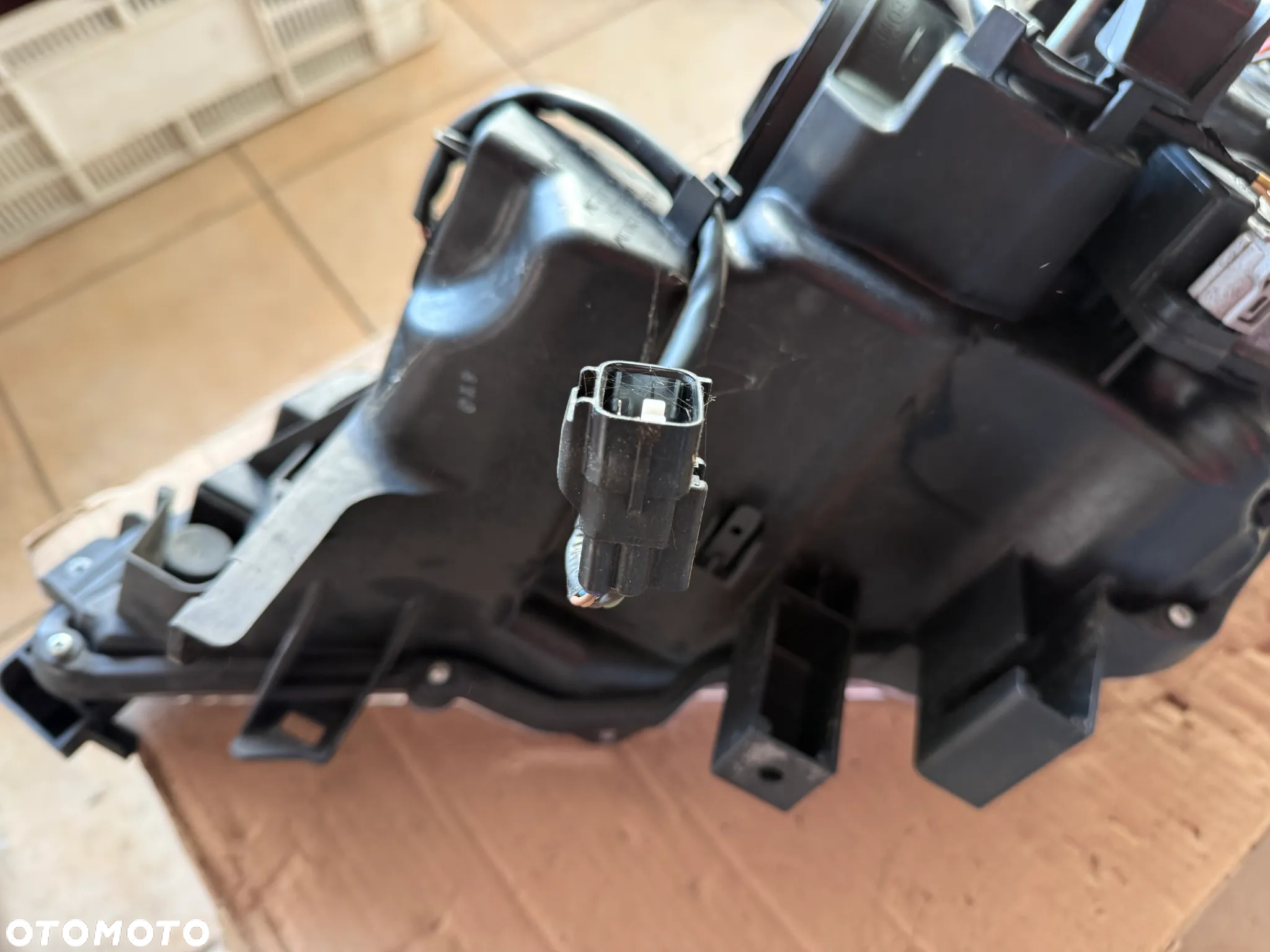 Reflektor / lampa przód przednia lewa Toyota Land Cruiser 150 PRADO LIFT - oryginalna - 3