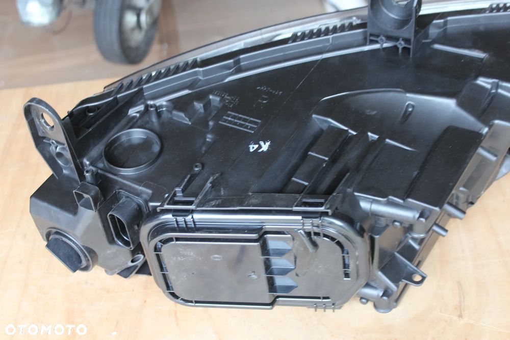 LAMPA PRZEDNIA PRAWA AUDI A6 C6 1EE008880-02 4F0941004 2007 EU - 13