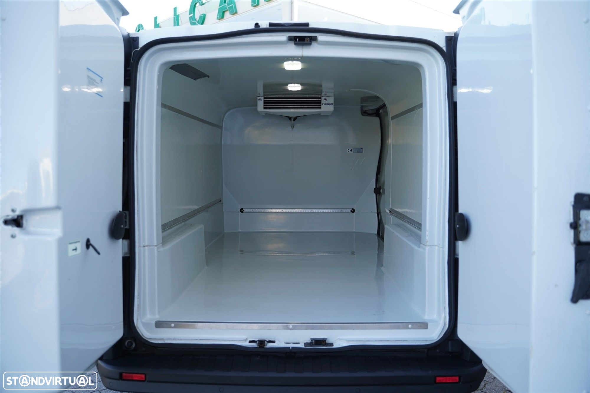 Renault Trafic 1.6 dCi L2H1 1.2T COM ISOLAMENTO TÉRMICO E FRIO - 4