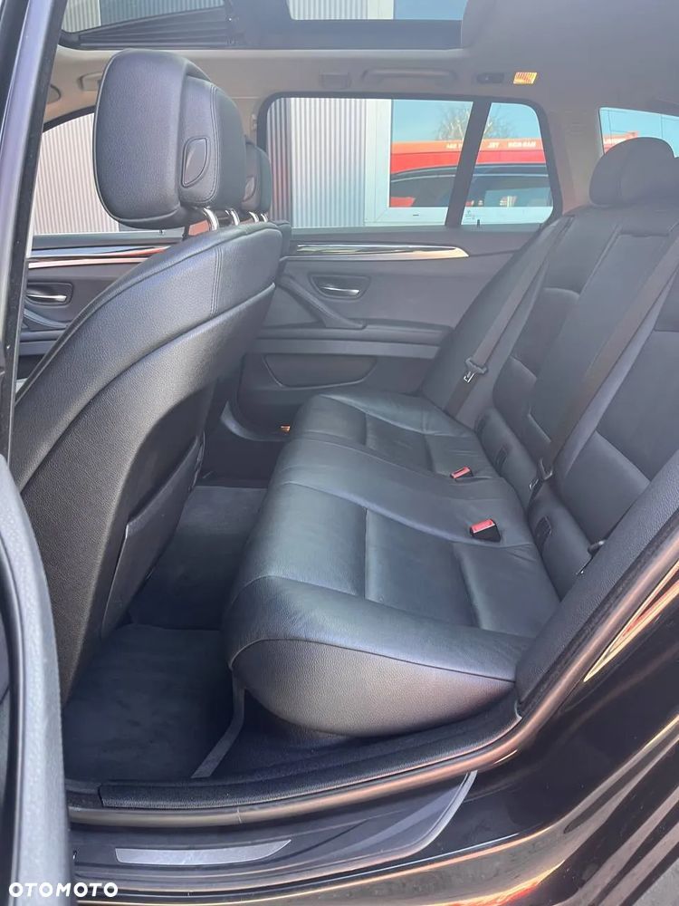 BMW Seria 5 525d - 17