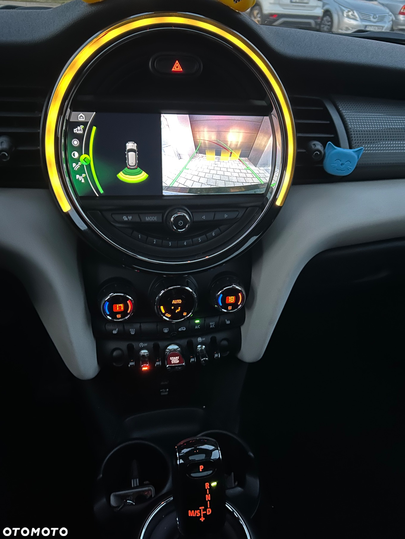MINI Cooper Essential Trim - 9