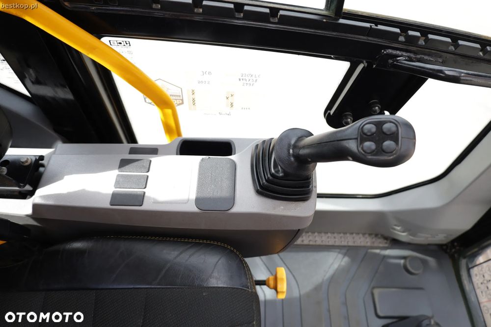 JCB 220X - 21