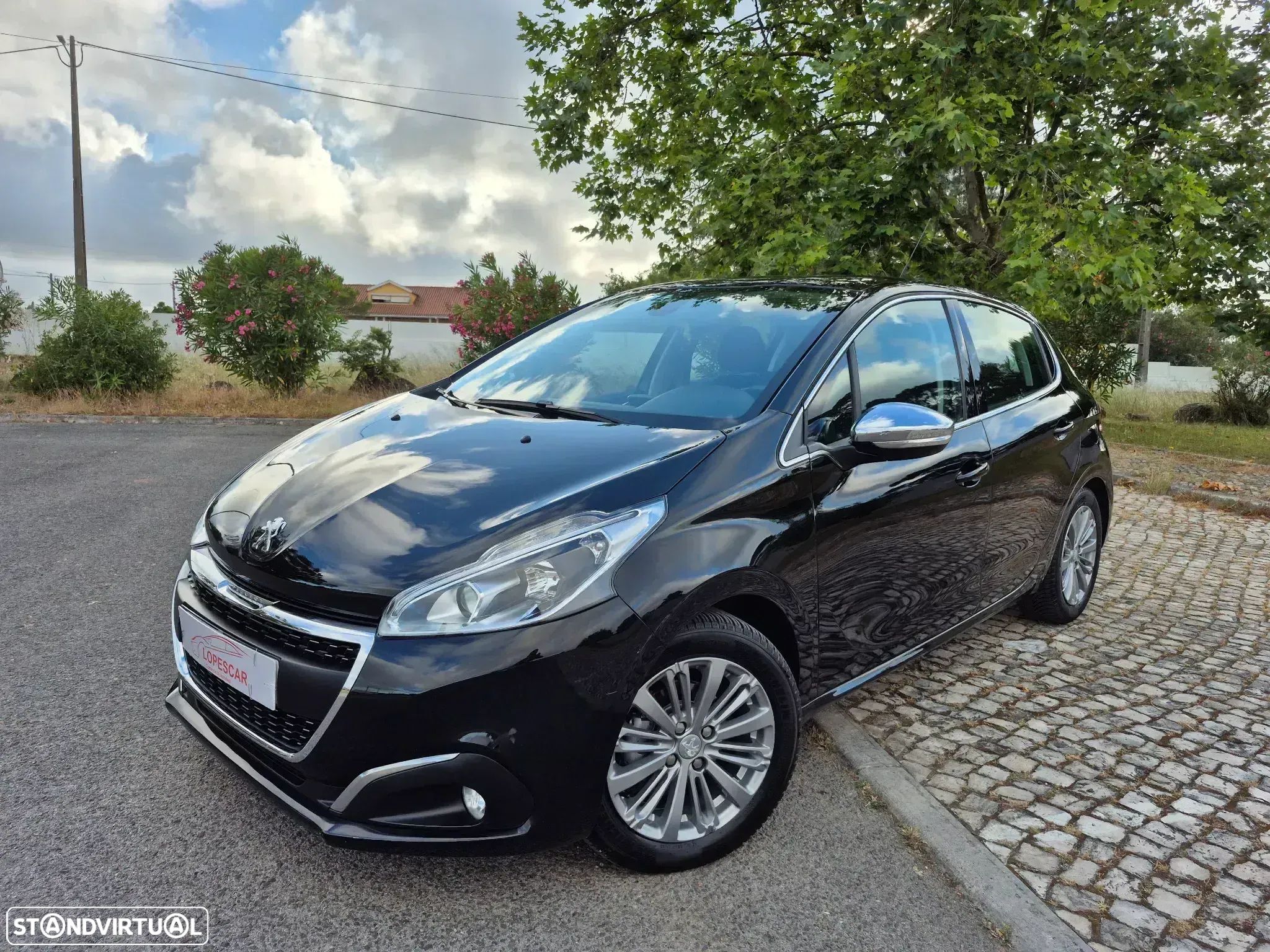 Peugeot 208 1.2 PureTech Allure EAT6 - 1