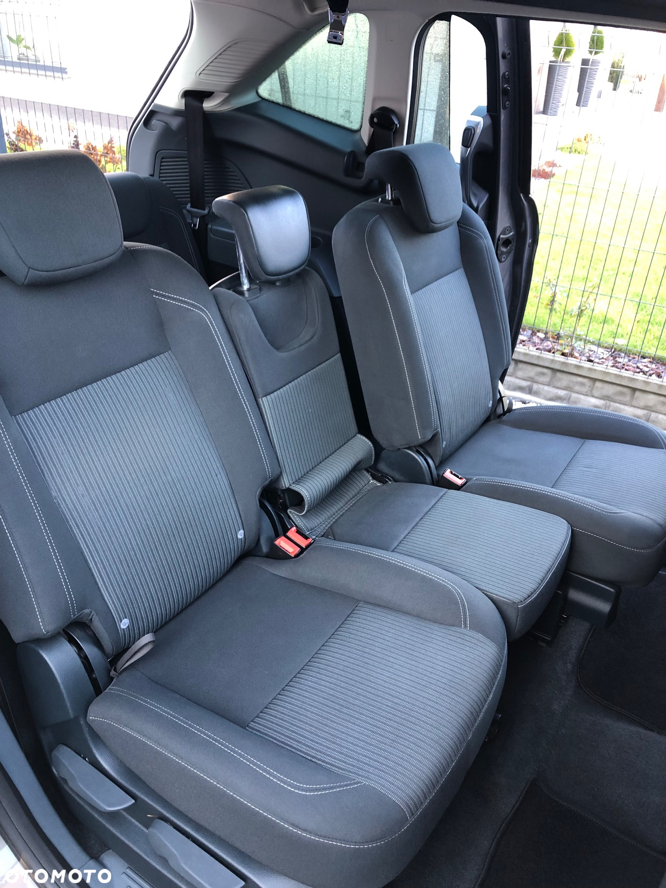 Ford Grand C-MAX - 12