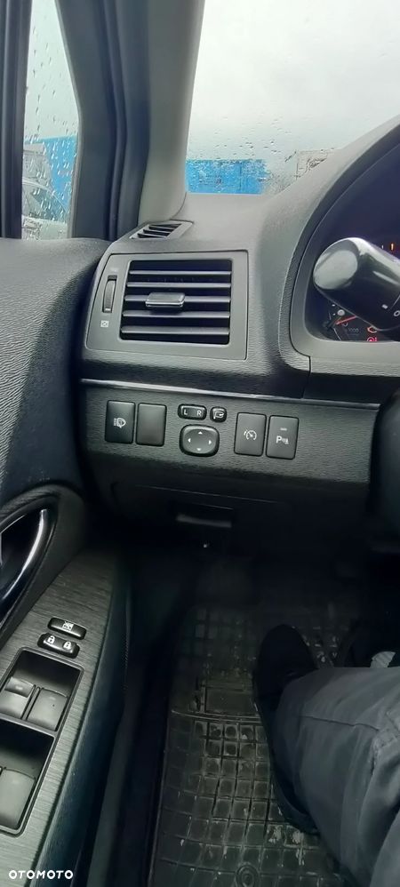 Toyota Avensis - 4