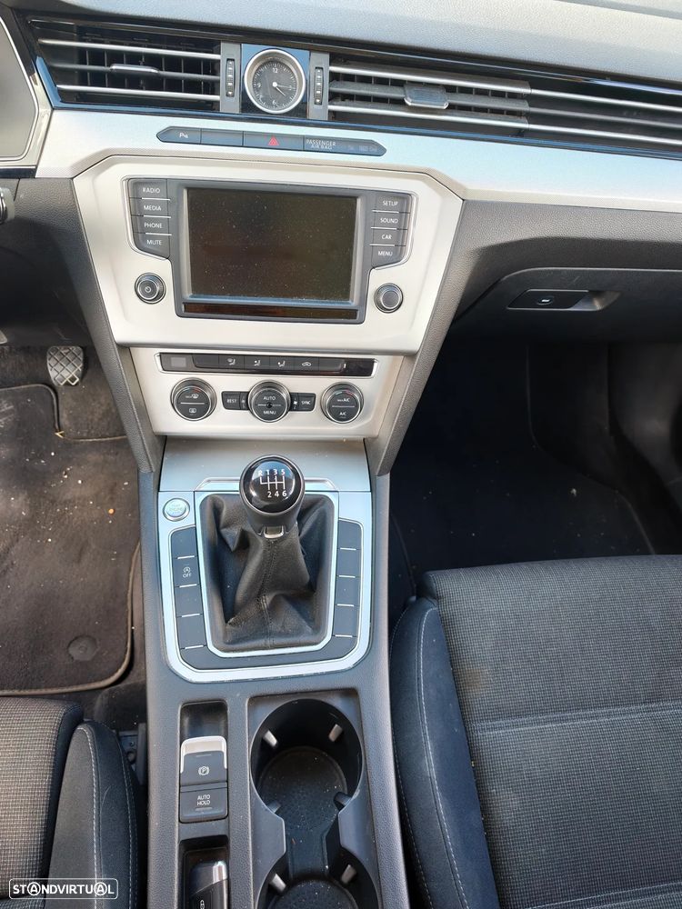 VW Passat Variant 1.6 TDI BlueMotion - 14