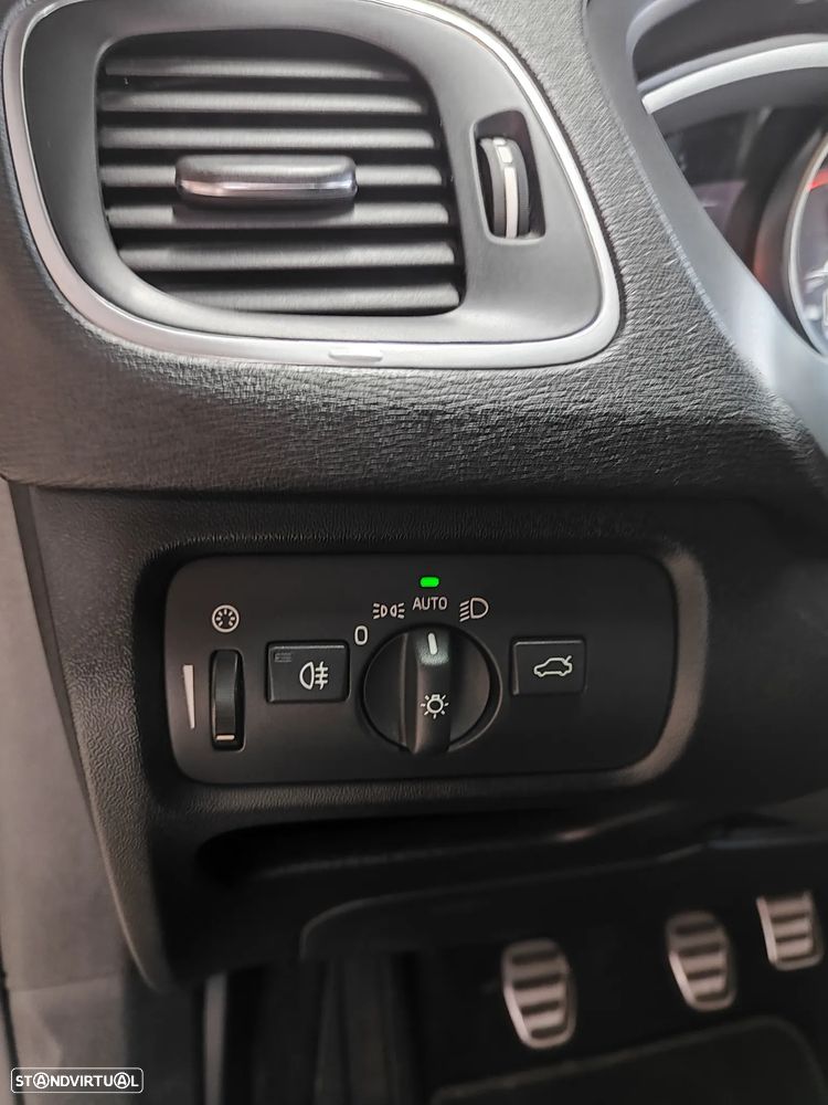 Volvo V40 2.0 D3 R-Design - 26