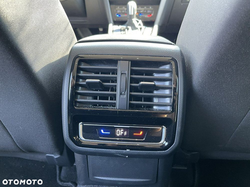 Volkswagen Passat Variant 2.0 TDI SCR DSG Conceptline - 10