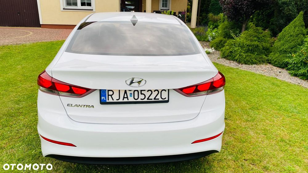 Hyundai Elantra - 5