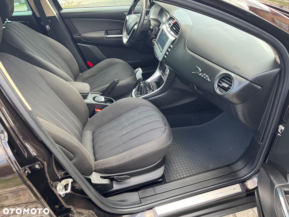Lancia Delta 1.6 MJ Platino - 8
