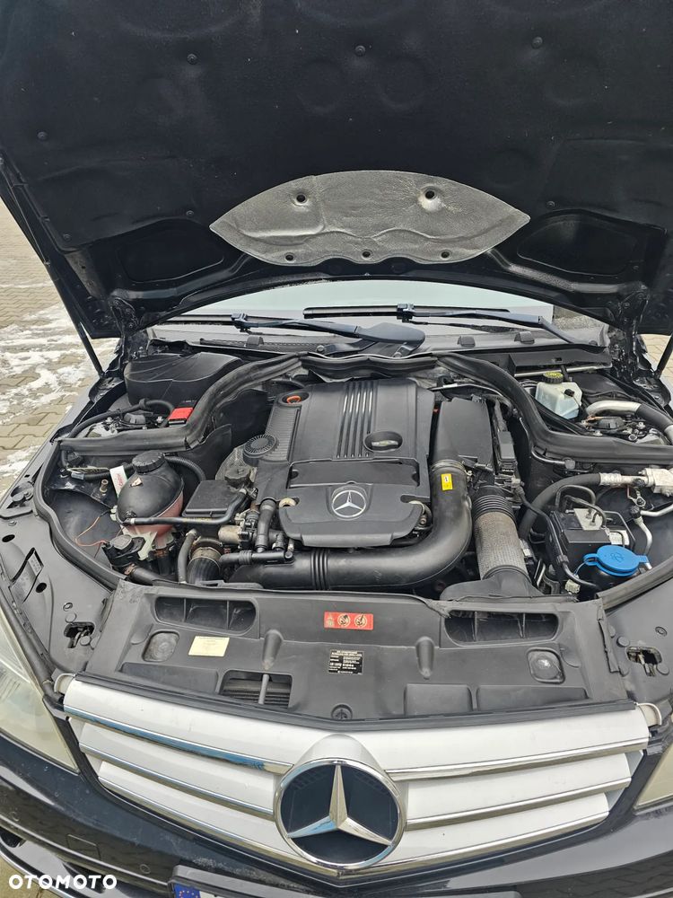 Mercedes-Benz Klasa C 180 CGI BlueEFFICIENCY Avantgarde - 2