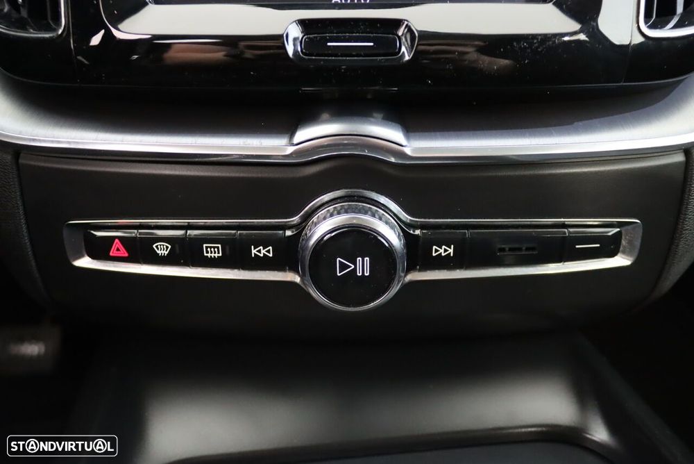 Volvo XC 60 2.0 D4 Inscription AWD Geartronic - 27