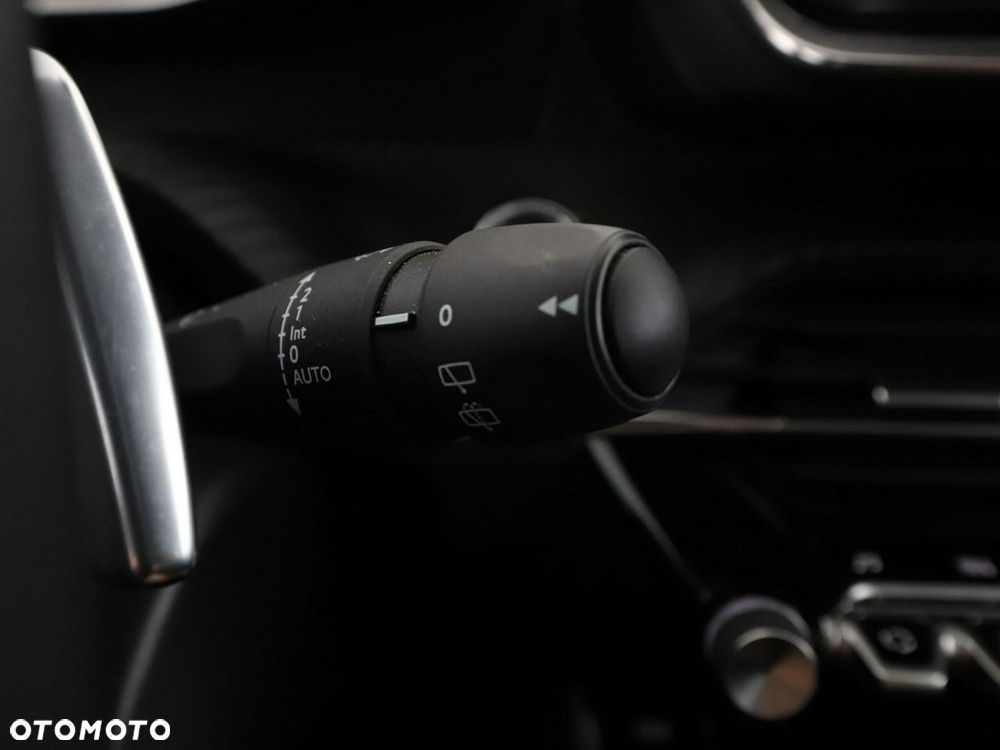Peugeot 2008 PureTech 130 Allure S&S EAT8 - 36