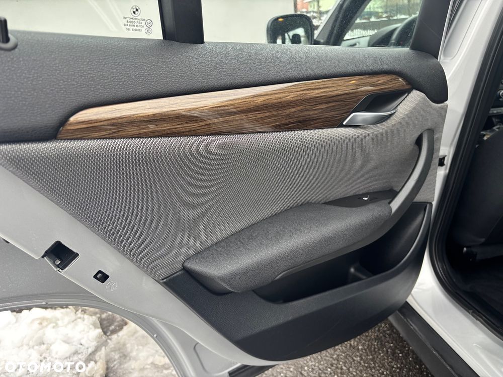 BMW X1 sDrive20d - 20