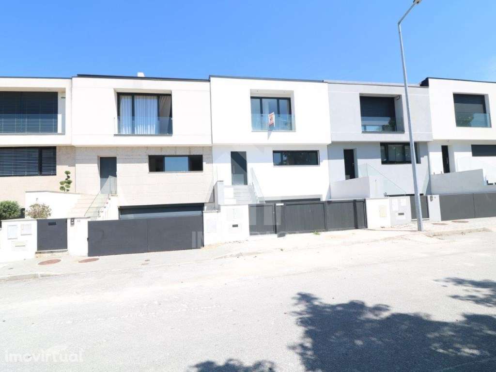 Arrendamento Moradia Banda T3 Seminova em Gualtar, Braga - Grande imagem: 2/50