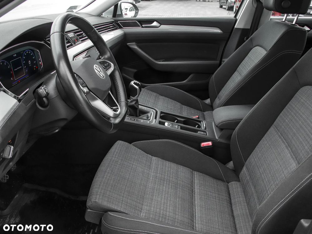Volkswagen Passat 1.5 TSI EVO Business - 10