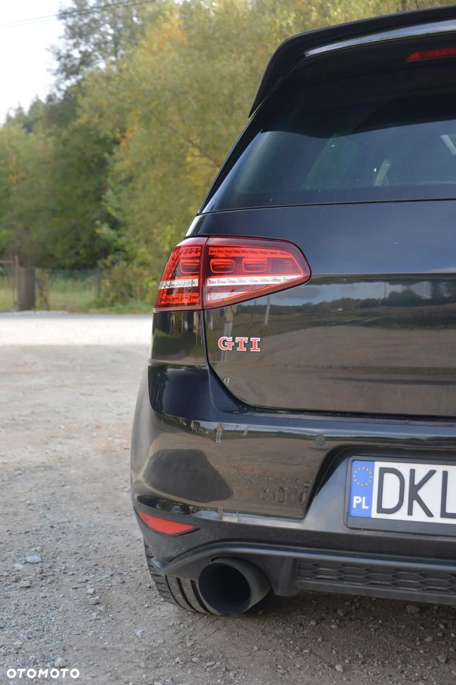Volkswagen Golf - 25