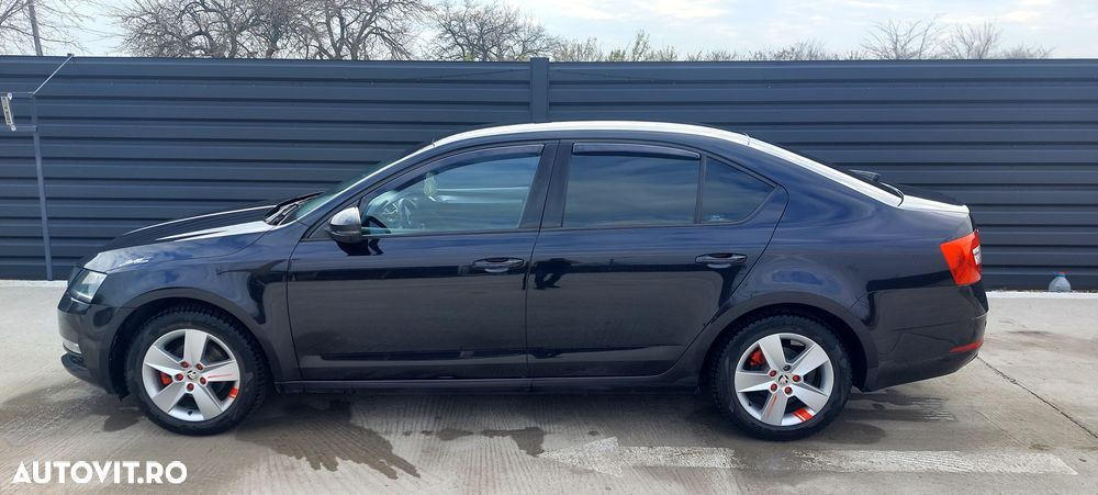 Skoda Octavia 1.6 TDI DSG Style - 2