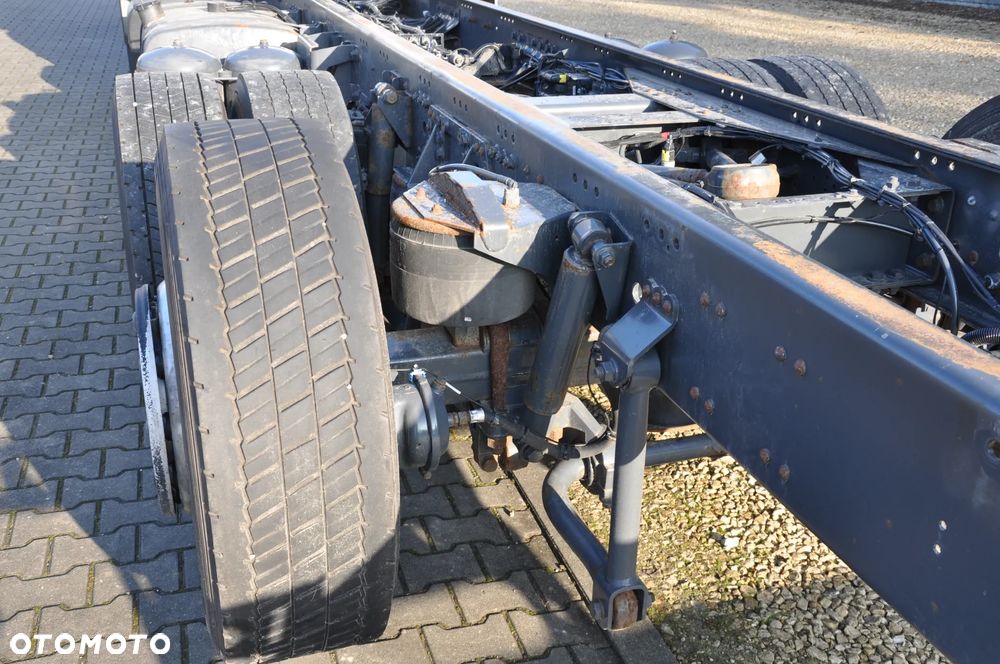 DAF CF 370 6x2 - 16